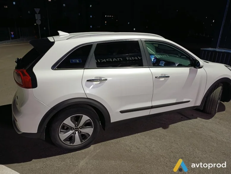 Фото 4 - Kia Niro 2017