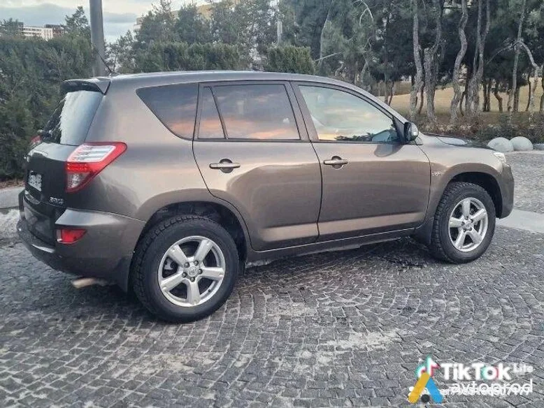 Фото 2 - Toyota RAV 4 2010