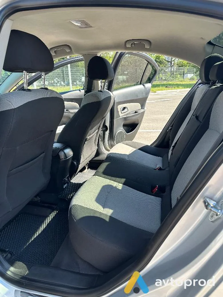 Фото 4 - Chevrolet Cruze 2010