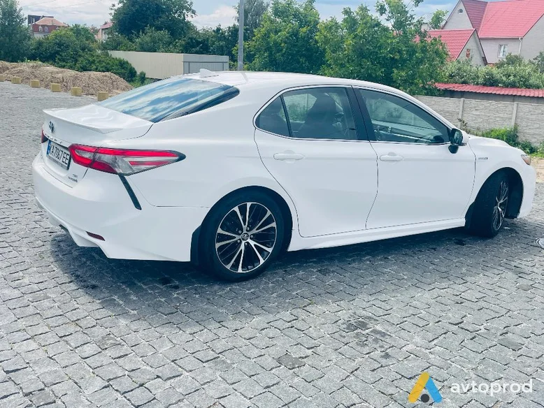 Фото 3 - Toyota Camry 2018