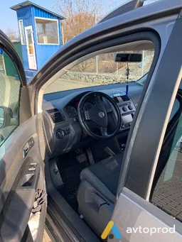 Фото 4 - Volkswagen Touran 2010