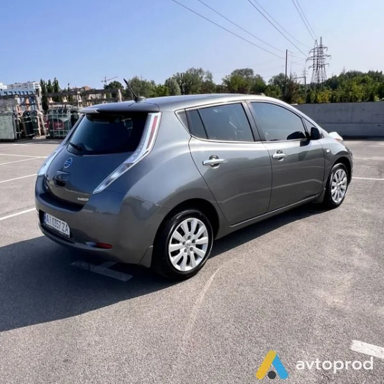 Фото 4 - Nissan Leaf 2015