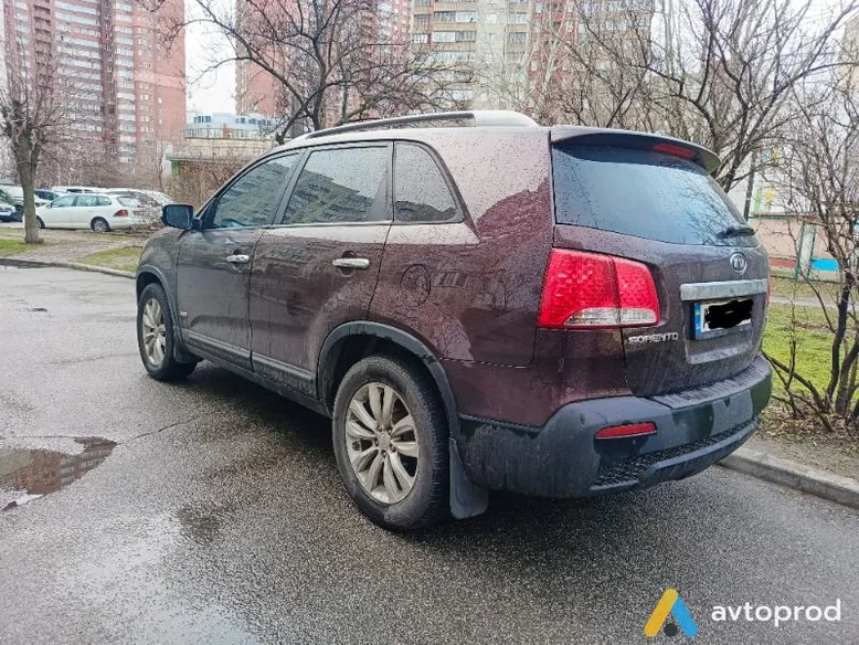 Фото 3 - Kia Sorento 2011
