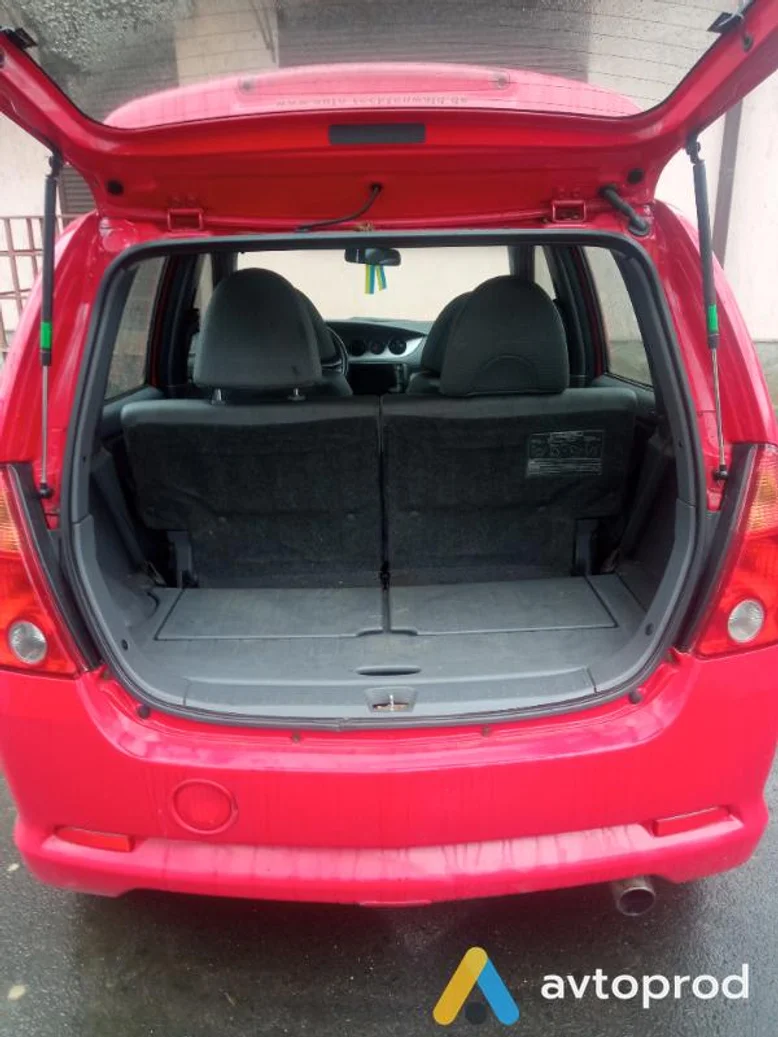 Фото 3 - Daihatsu YRV 2000