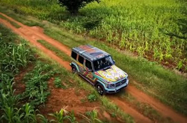 MERCEDES-BENZ ОПУБЛІКУВАВ ВІДЕО ДУЖЕ ЯСКРАВОГО АВТОМОБІЛЯ G-class 🚘