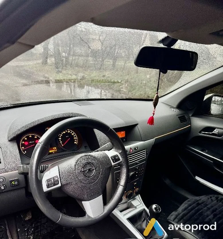Фото 4 - Opel Astra 2011