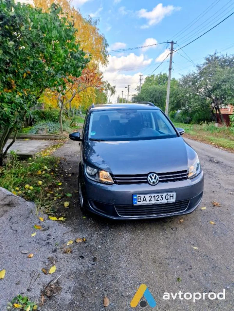 Фото 1 - Volkswagen Touran 2011