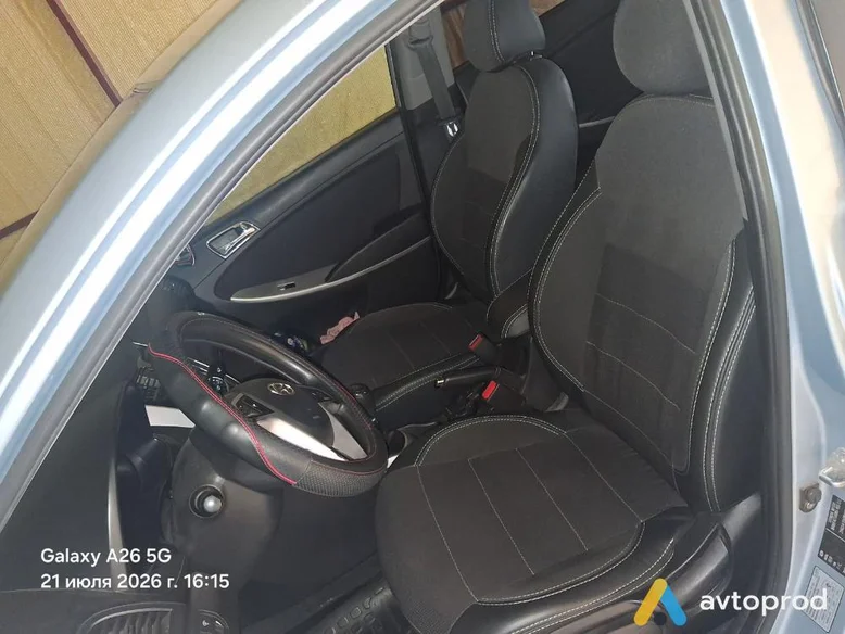 Photo 4 - Hyundai Accent 2011