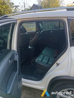 Photo 3 - Volkswagen Tiguan 2010