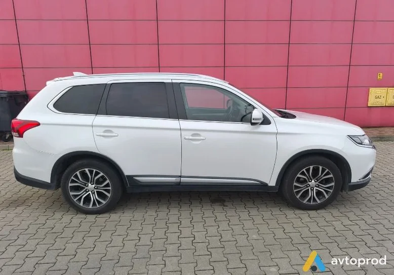 Фото 3 - Mitsubishi Outlander 2016