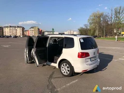 Photo 2 - Volkswagen Touran 2011