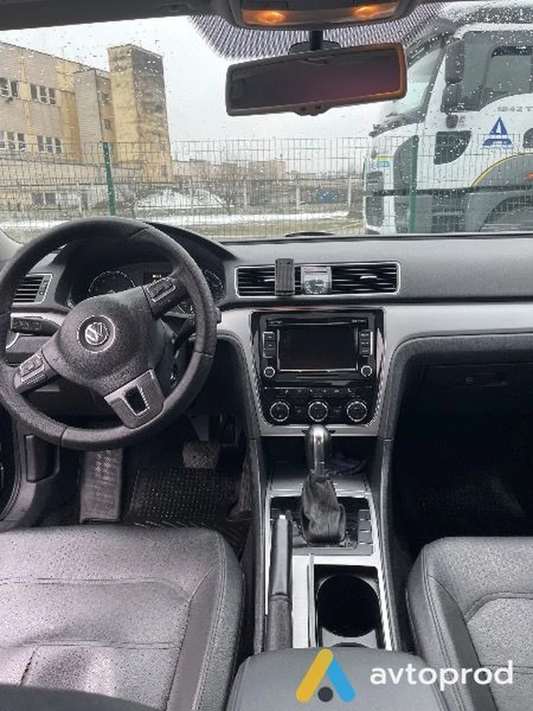 Фото 3 - Volkswagen Passat 2012