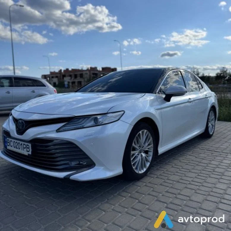 Фото 1 - Toyota Camry 2019