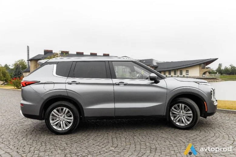 Фото 2 - Mitsubishi Outlander 2021