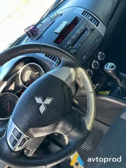 Photo 4 - Mitsubishi Outlander 2011