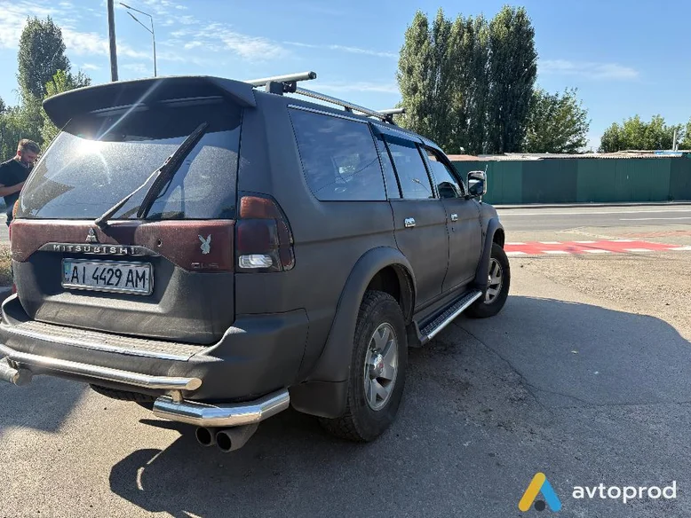 Photo 2 - Mitsubishi Pajero 2001