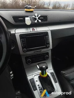 Photo 3 - Volkswagen Passat 2010