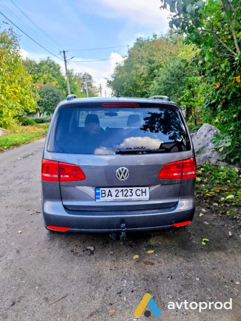 Фото 2 - Volkswagen Touran 2011