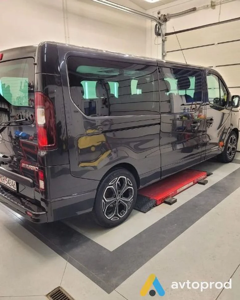 Фото 4 - Opel Vivaro 2015