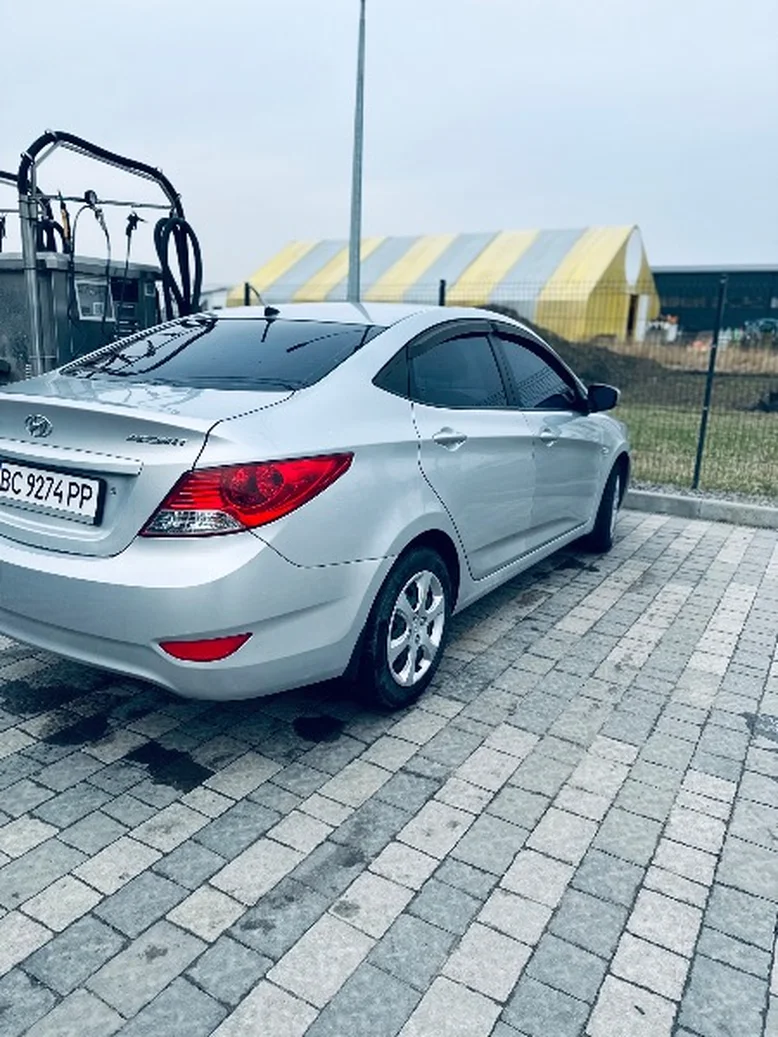 Фото 1 - Hyundai Accent 2012