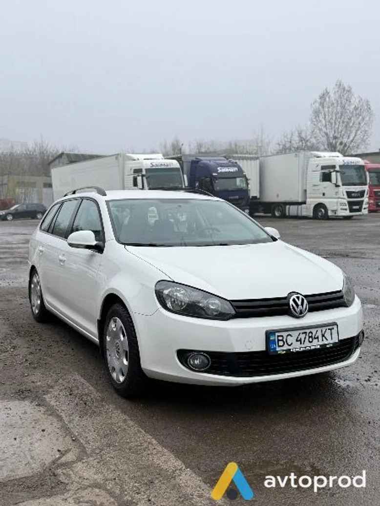 Фото 1 - Volkswagen Golf 2011