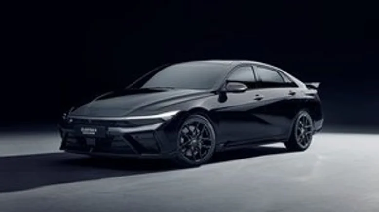 Hyundai Elantra N Monochrome: спортивний седан у стелс-режимі