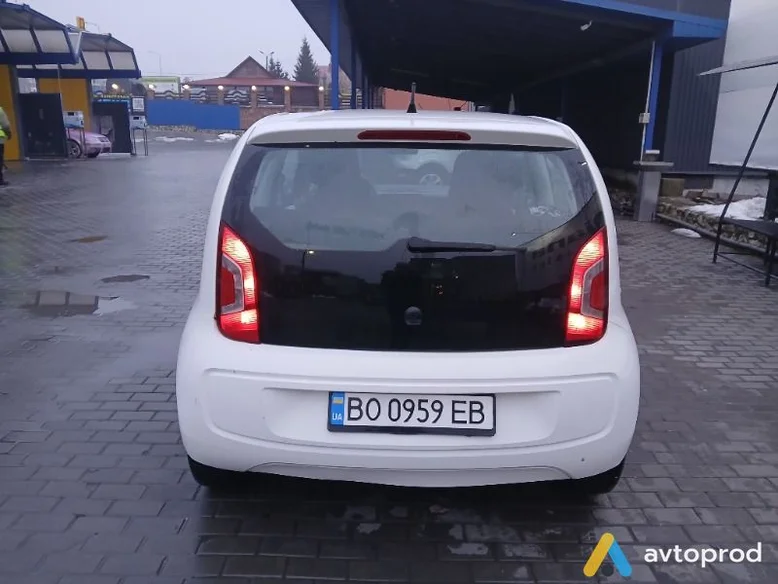 Фото 3 - Volkswagen Up! 2015