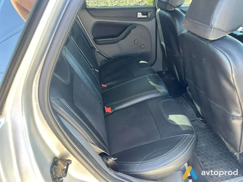 Photo 3 - Ford Focus 2010