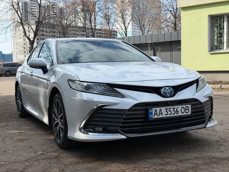 Фото 1 - Toyota Camry 2021