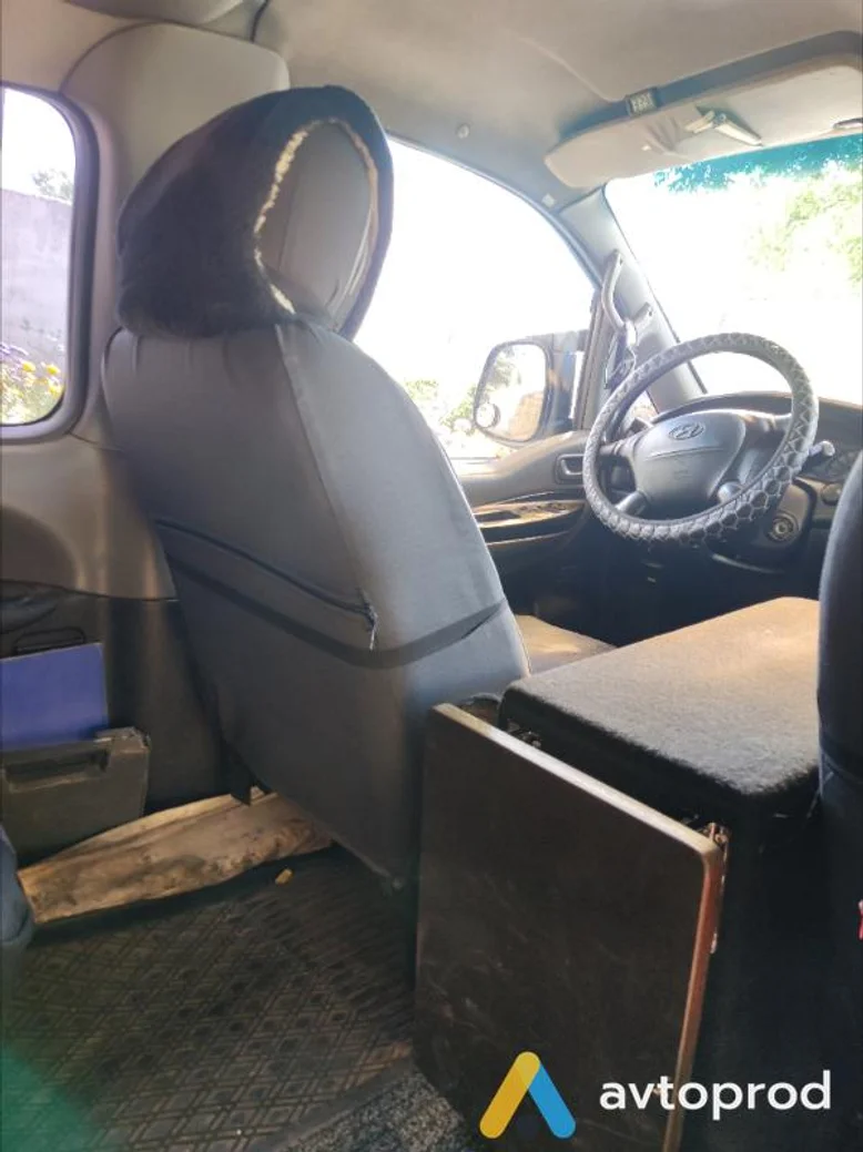 Photo 4 - Hyundai H-1 2006