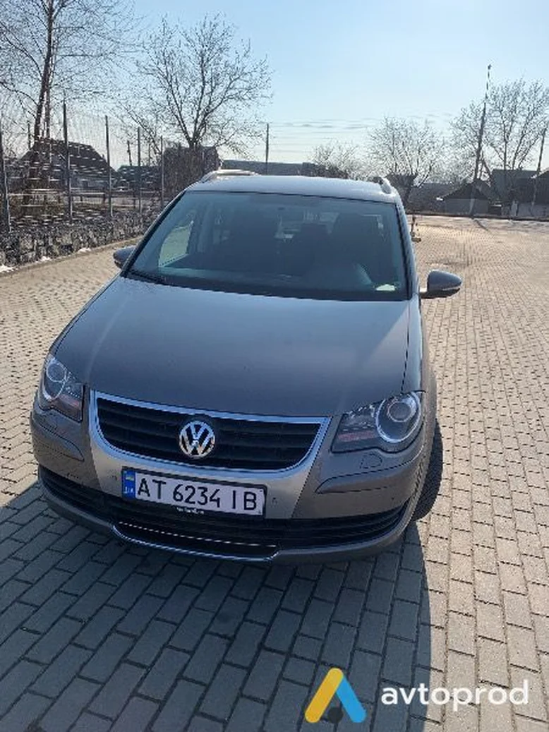 Фото 1 - Volkswagen Touran 2010