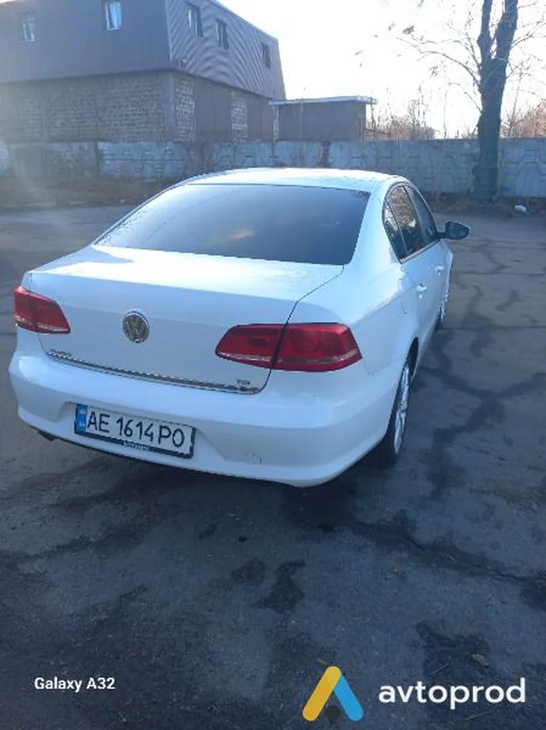 Фото 2 - Volkswagen Passat 2011