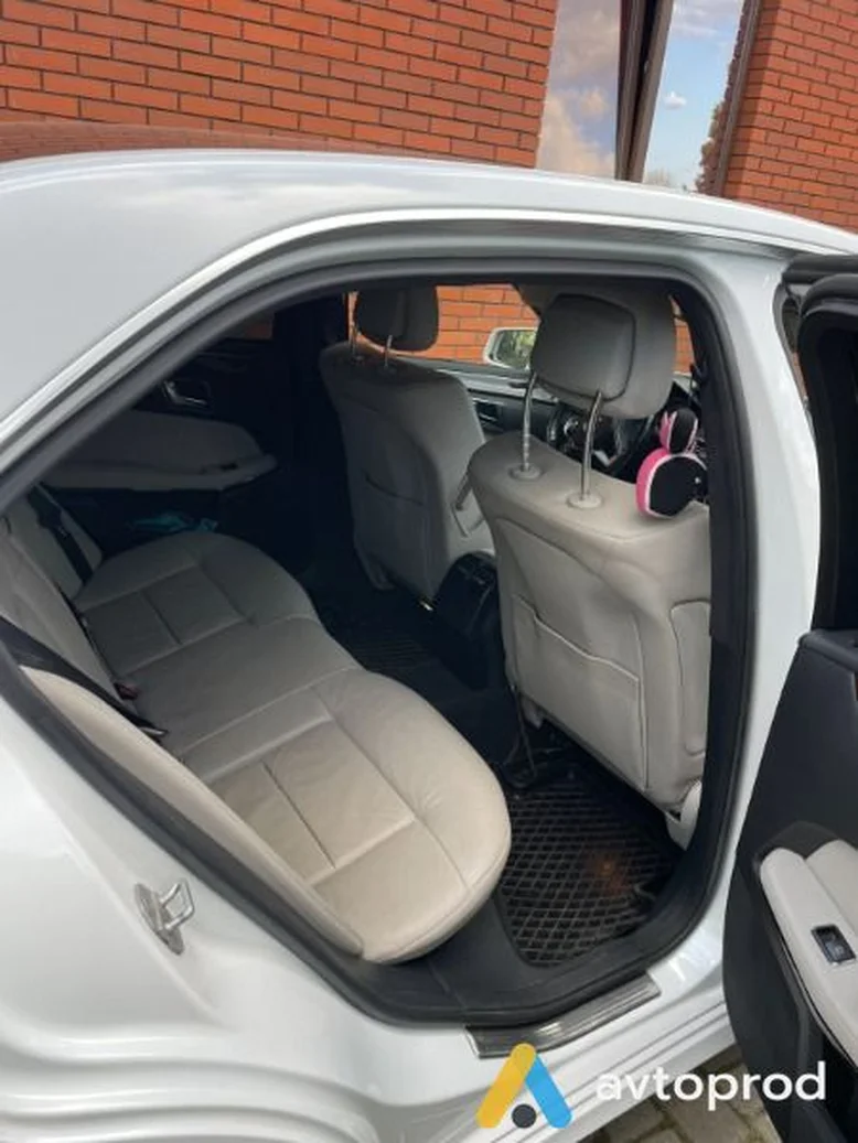 Фото 2 - Mercedes-Benz E-class 2011