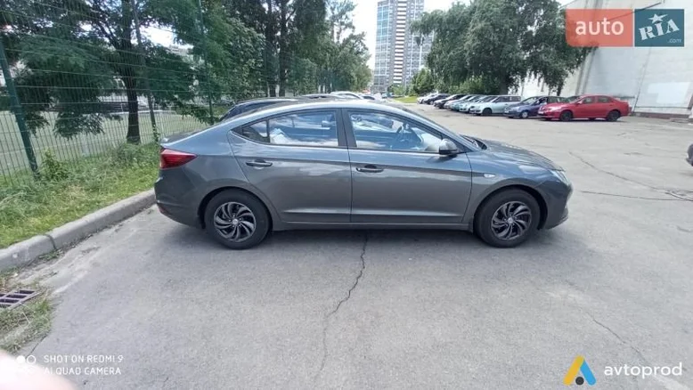 Фото 3 - Hyundai Elantra 2019