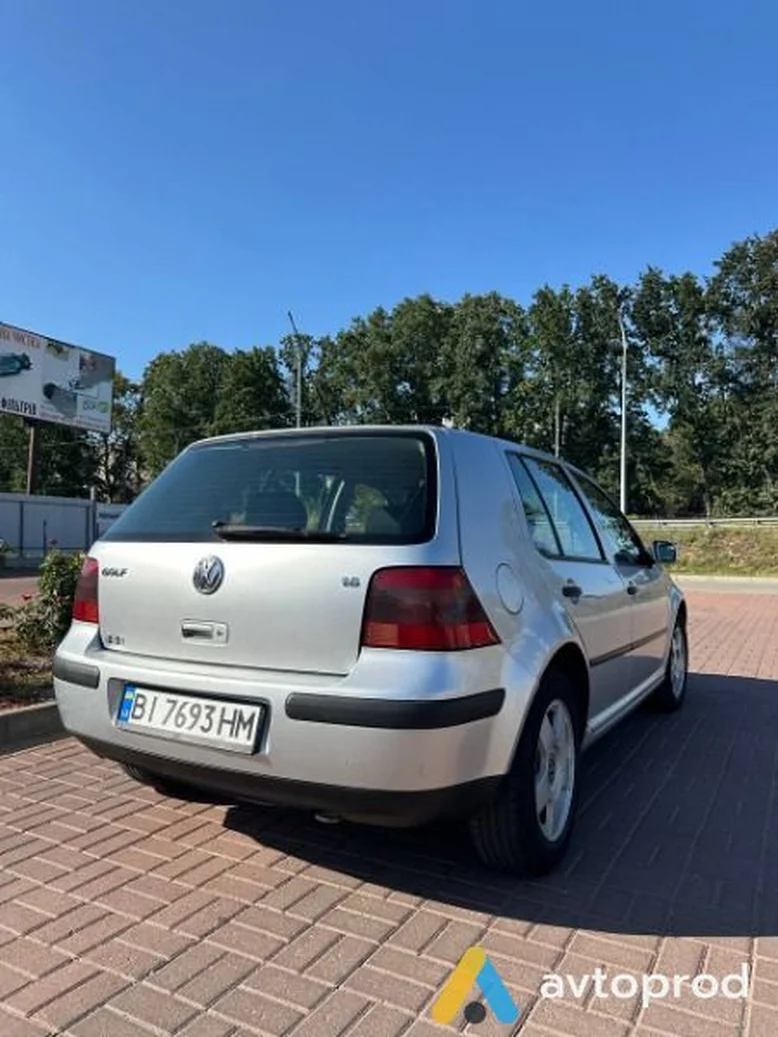 Фото 2 - Volkswagen Golf 2002