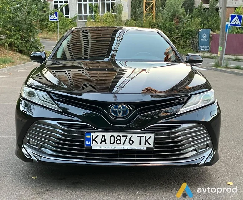 Photo 2 - Toyota Camry 2020