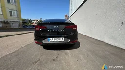 Photo 4 - Hyundai Elantra 2019