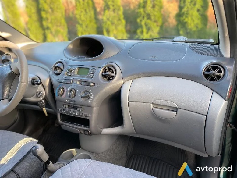 Фото 4 - Toyota Auris 2001