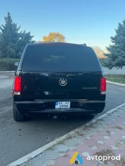 Photo 2 - Cadillac Escalade 2004