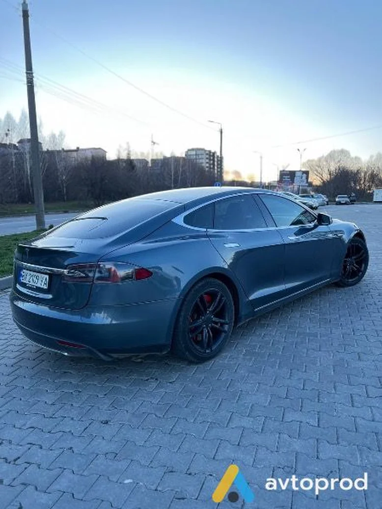 Фото 3 - Tesla Model S 2014