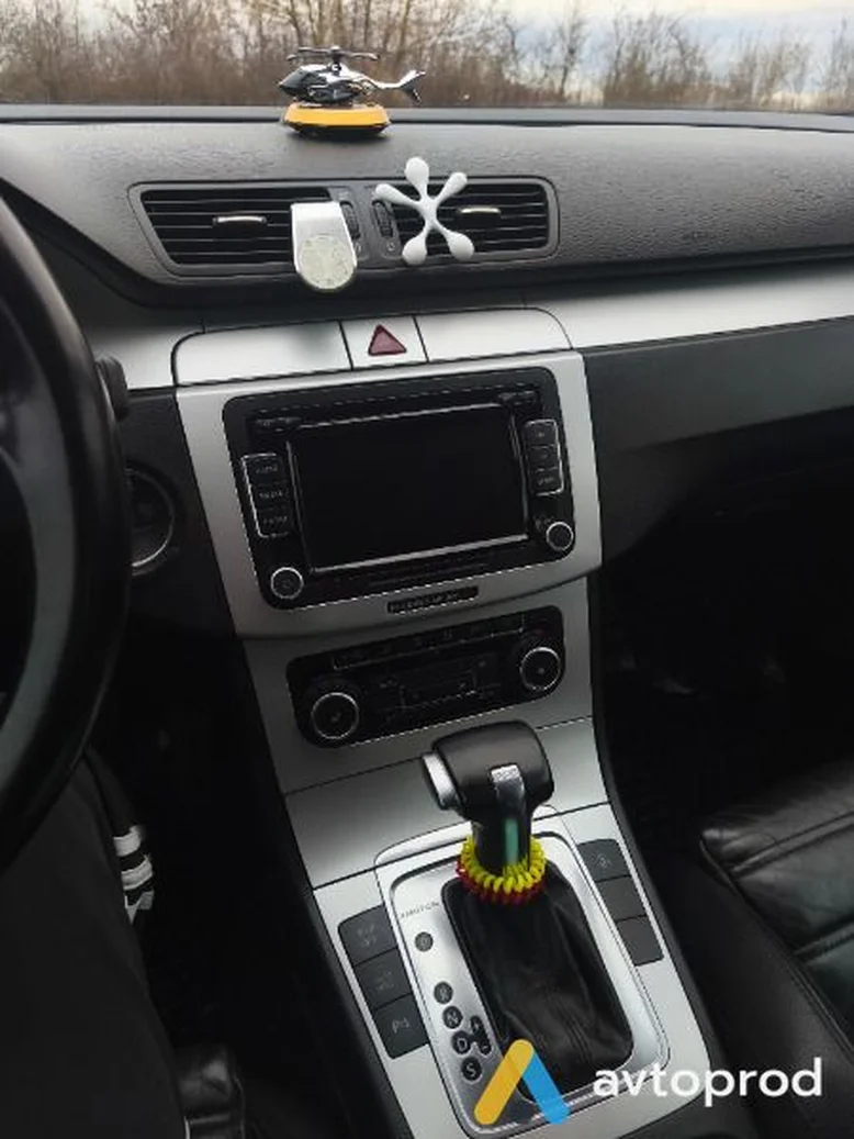 Фото 3 - Volkswagen Passat 2010