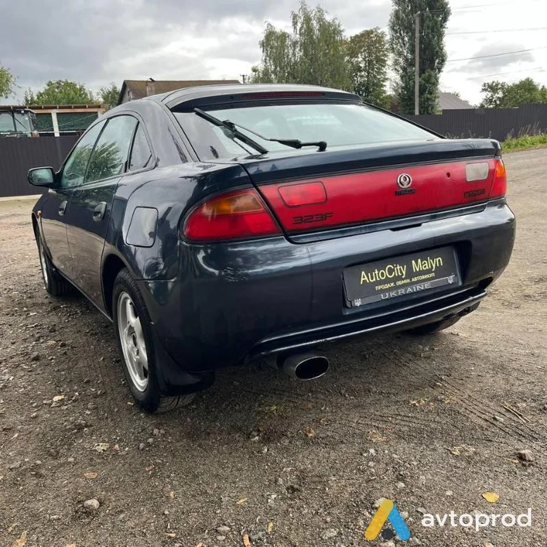 Фото 3 - Mazda 323 1998
