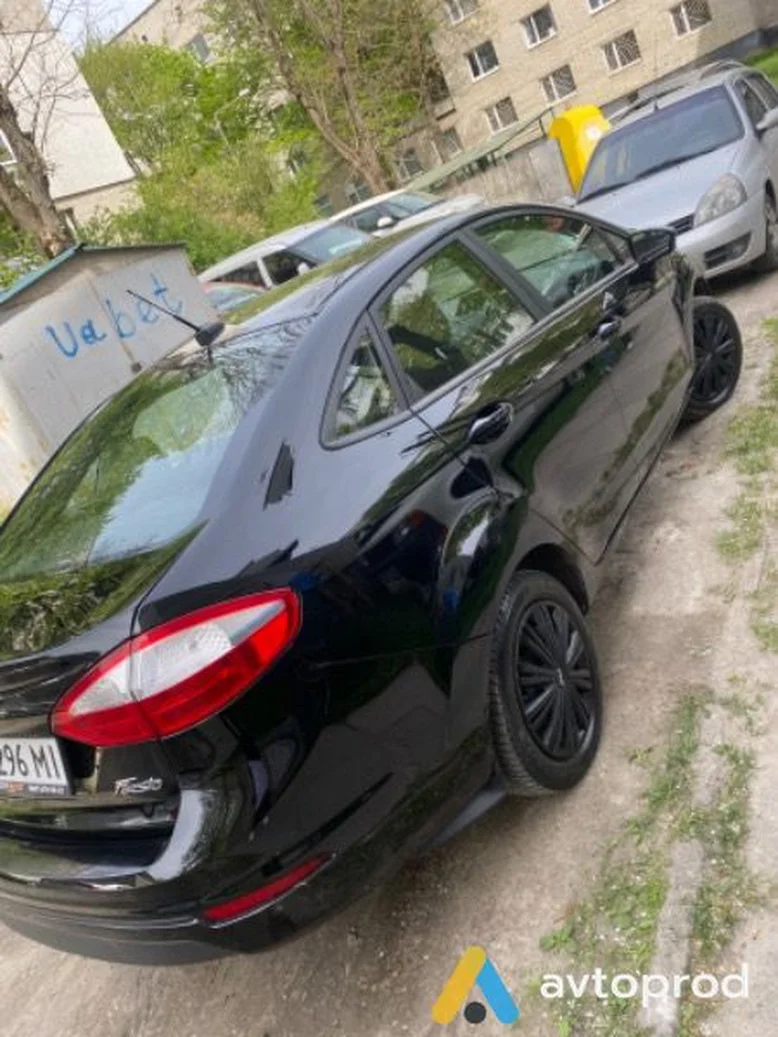 Фото 2 - Ford Festiva 2016