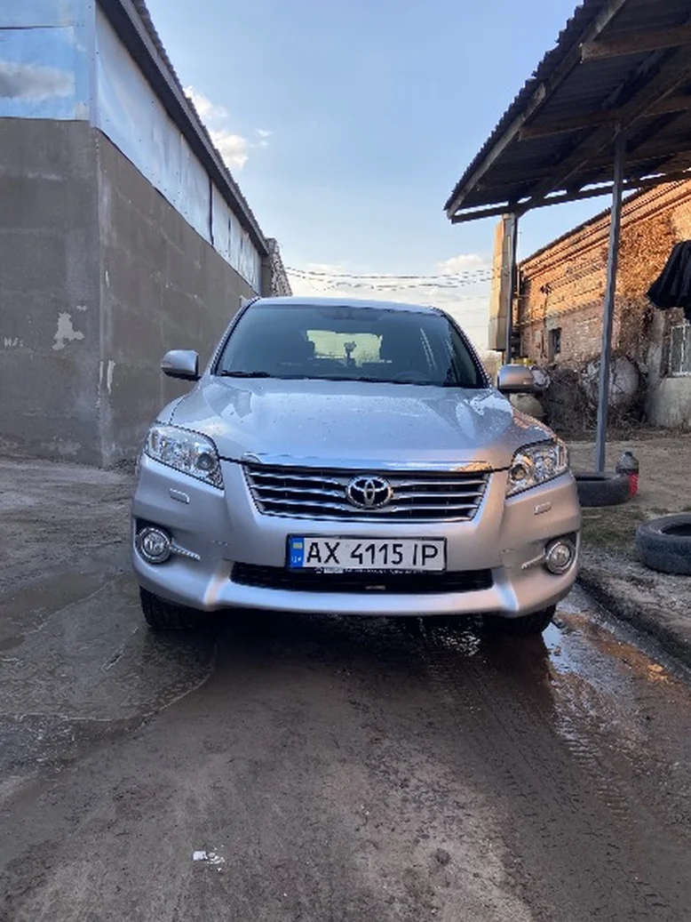 Фото 3 - Toyota RAV 4 2010