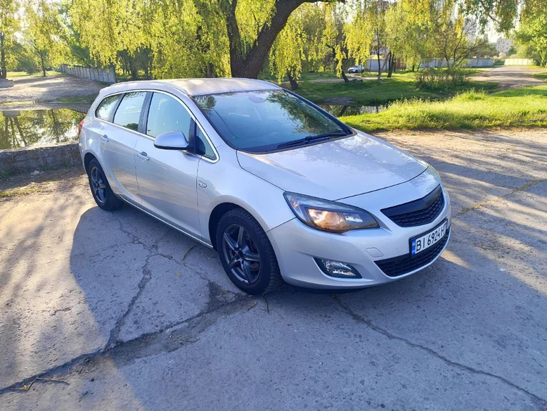 Фото 3 - Opel Astra 2010