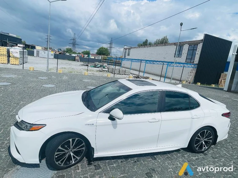 Фото 2 - Toyota Camry 2018
