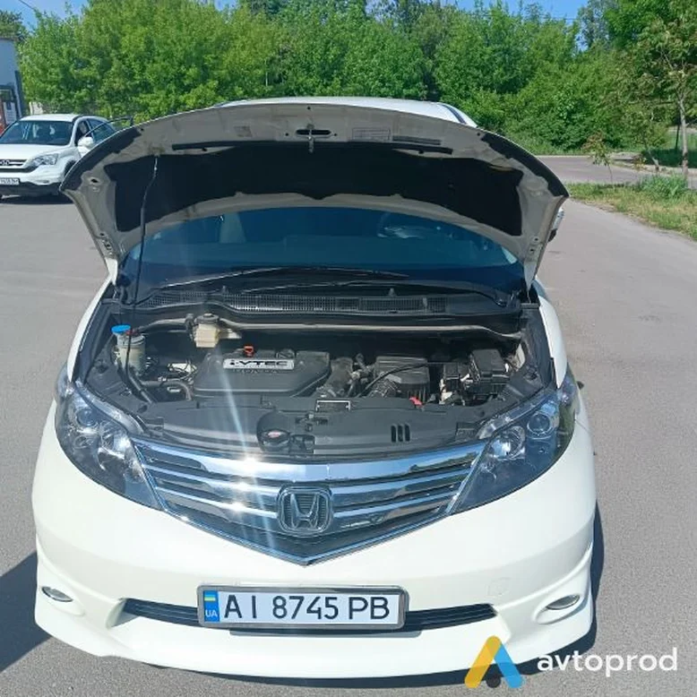 Фото 2 - Honda Elysion 2011