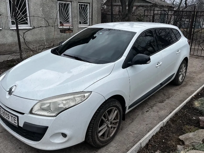 Фото 1 - Renault Megane 2011