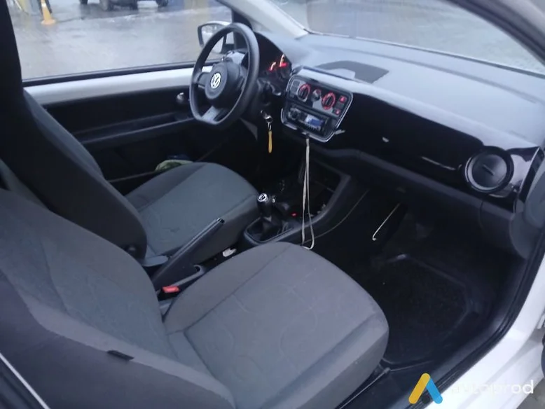 Фото 4 - Volkswagen Up! 2015