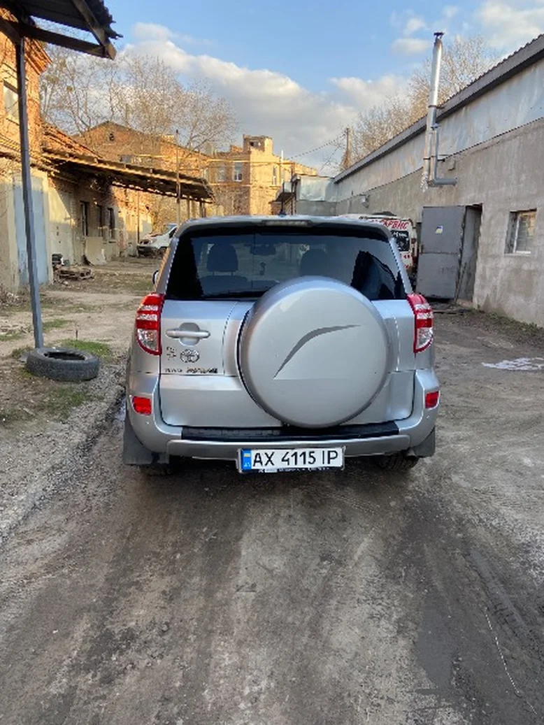 Фото 4 - Toyota RAV 4 2010